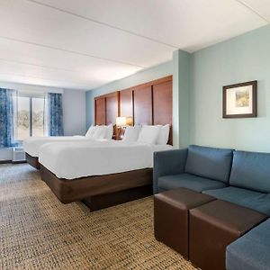 Queen Suite Two Queen Beds